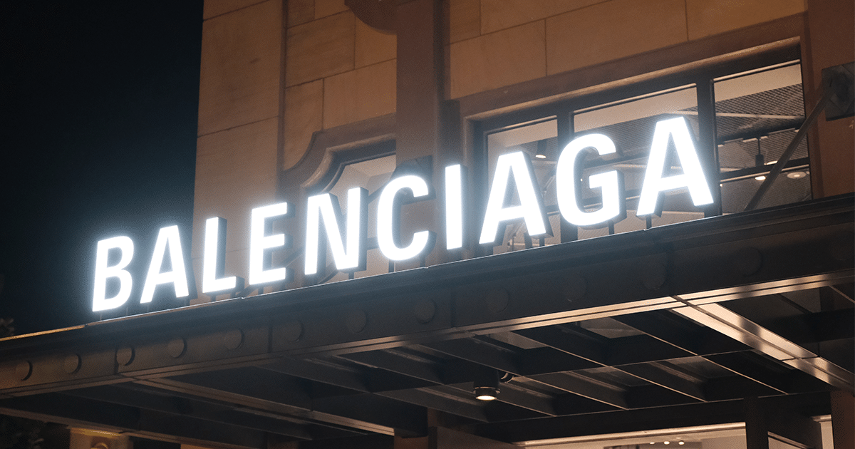 Balenciaga innove avec des matériaux éco-responsables
